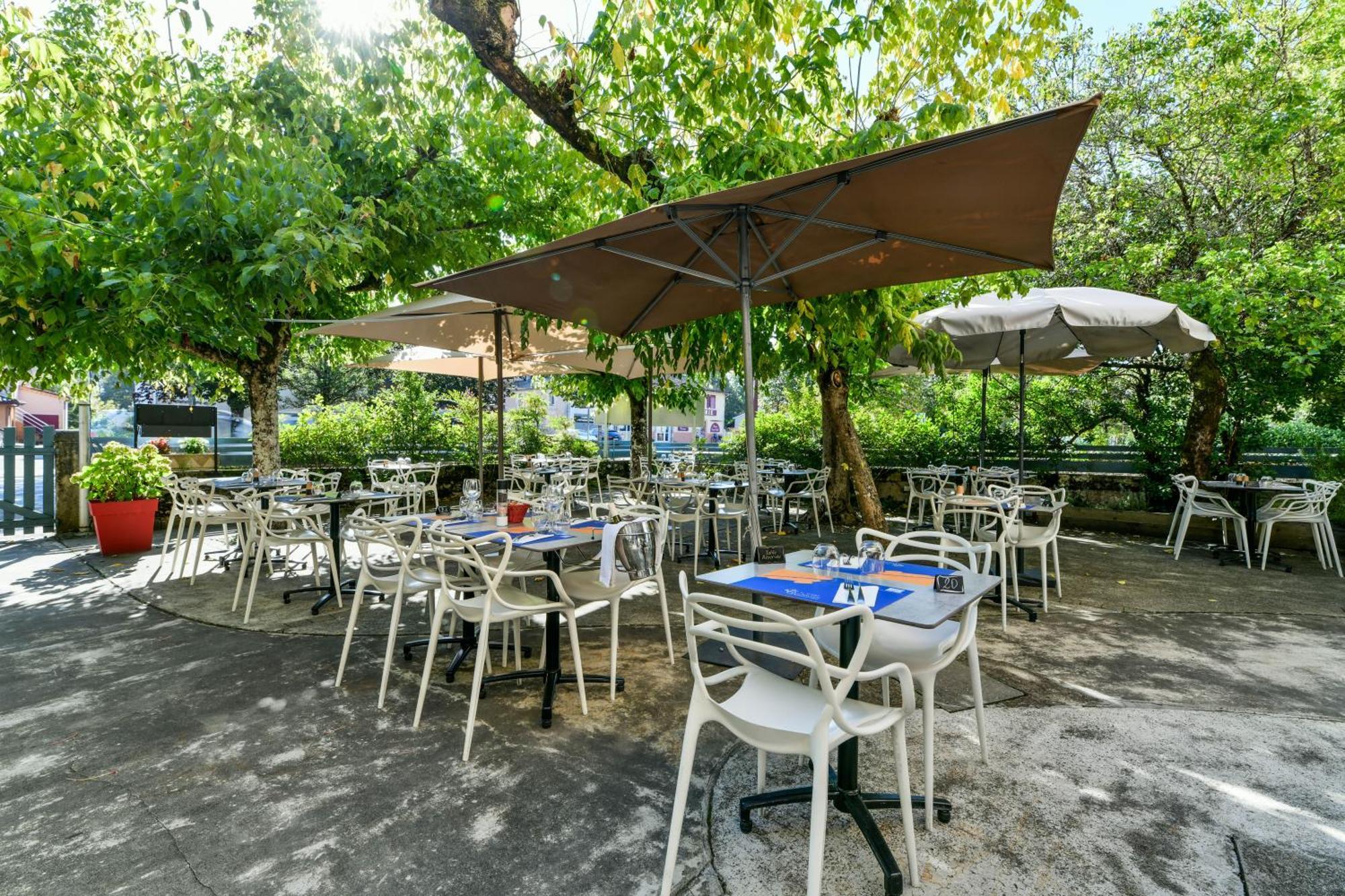 Logis Hotel & Restaurant Le Cadet De Gascogne Saint-Justin  Exterior photo